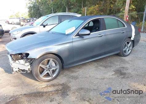 2018 Mercedes-Benz E 300 4Matic z USA, uszkodzony, nr VIN WDDZF4KB5JA384497